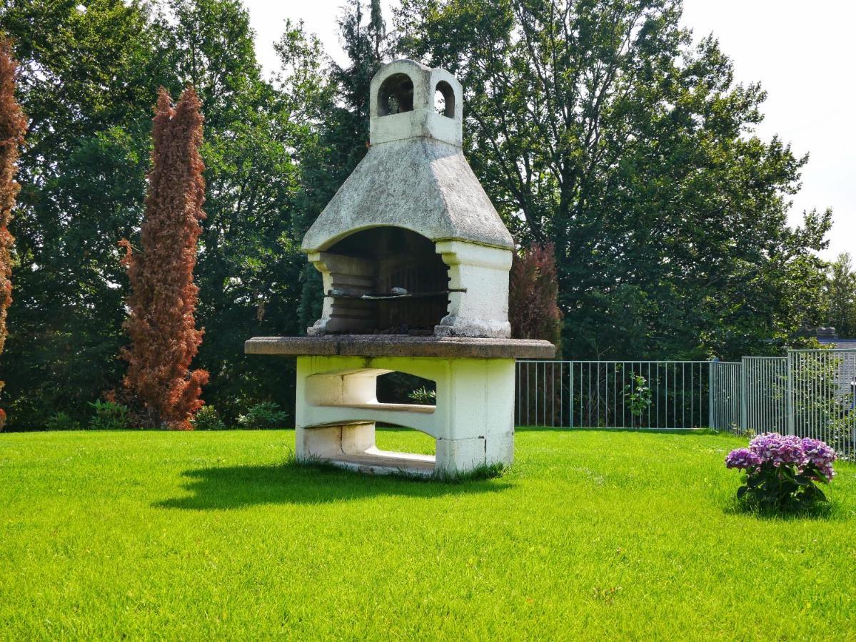 Landhaus Am See Von Robertville Waimes Bagian luar foto